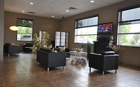 Beaverlodge Motor Inn 3*